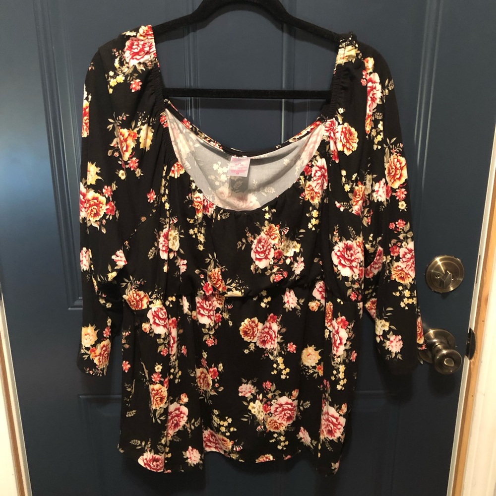 No Boundaries Womens Plus size 4x black floral Cinched Waist top
